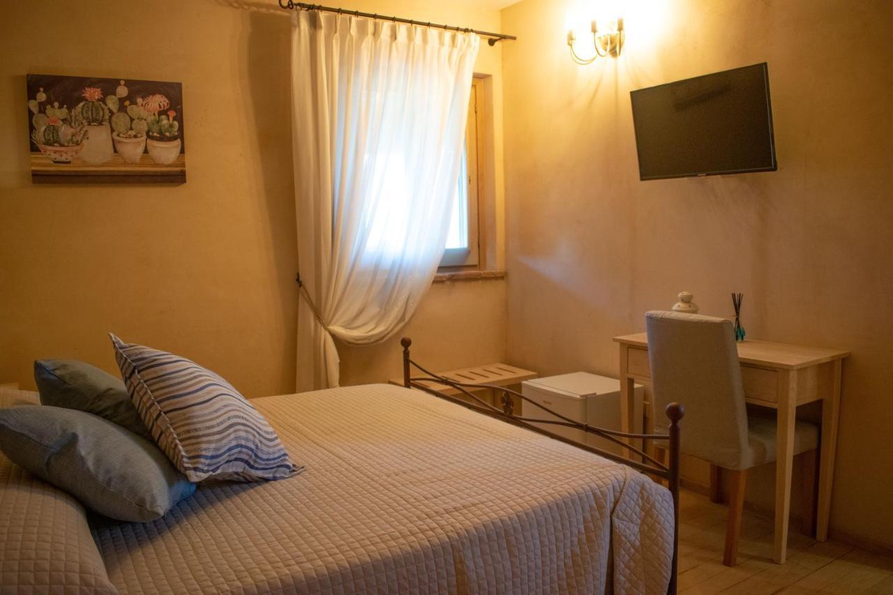 Camera Iris - B&B Antico Casale Monte San Biagio Bagian luar foto