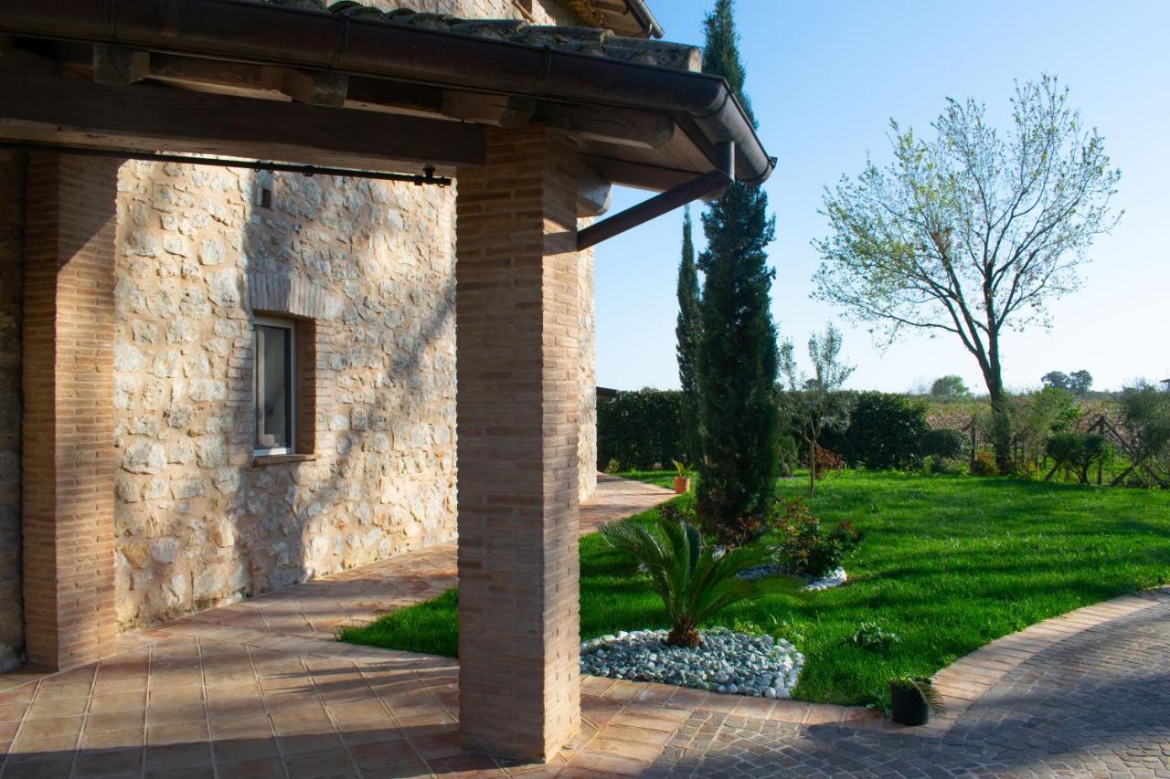 Camera Iris - B&B Antico Casale Monte San Biagio Bagian luar foto